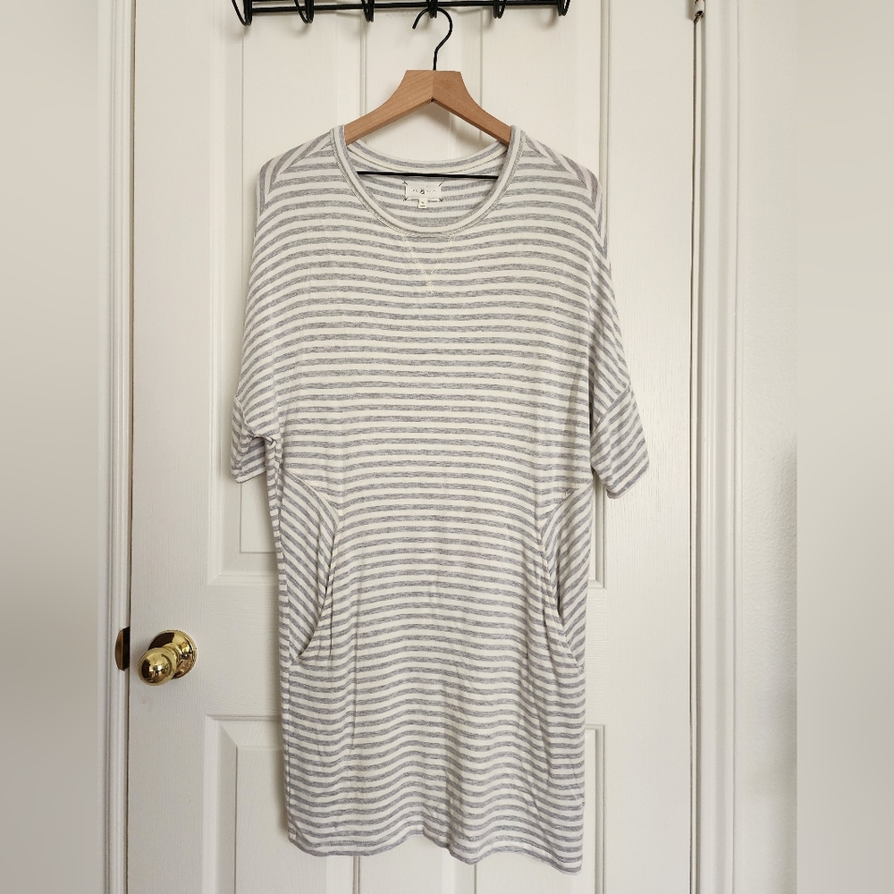 Lou & Grey Gray and White Striped Short Sleeve Tee